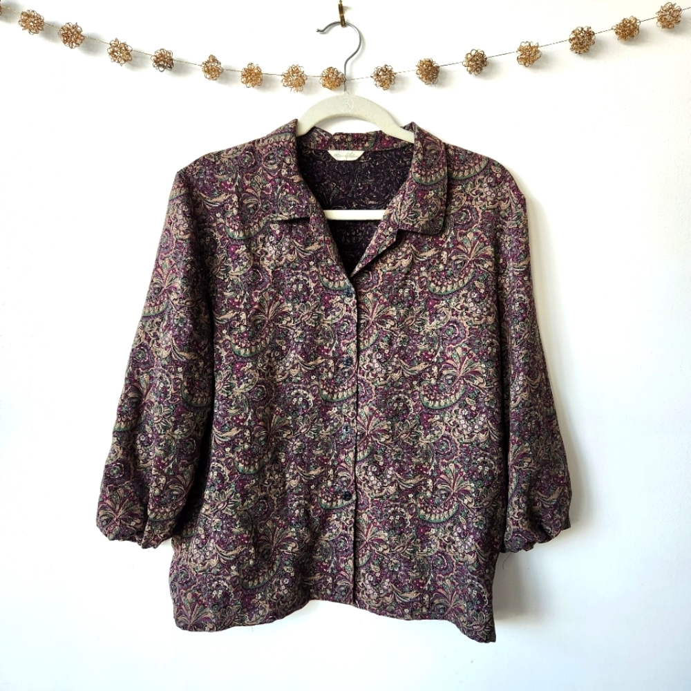 2/$15 Paisley camp collar blouse with ruched sleeves
